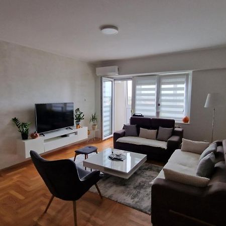 Lux Apartman Ava Kikinda Esterno foto