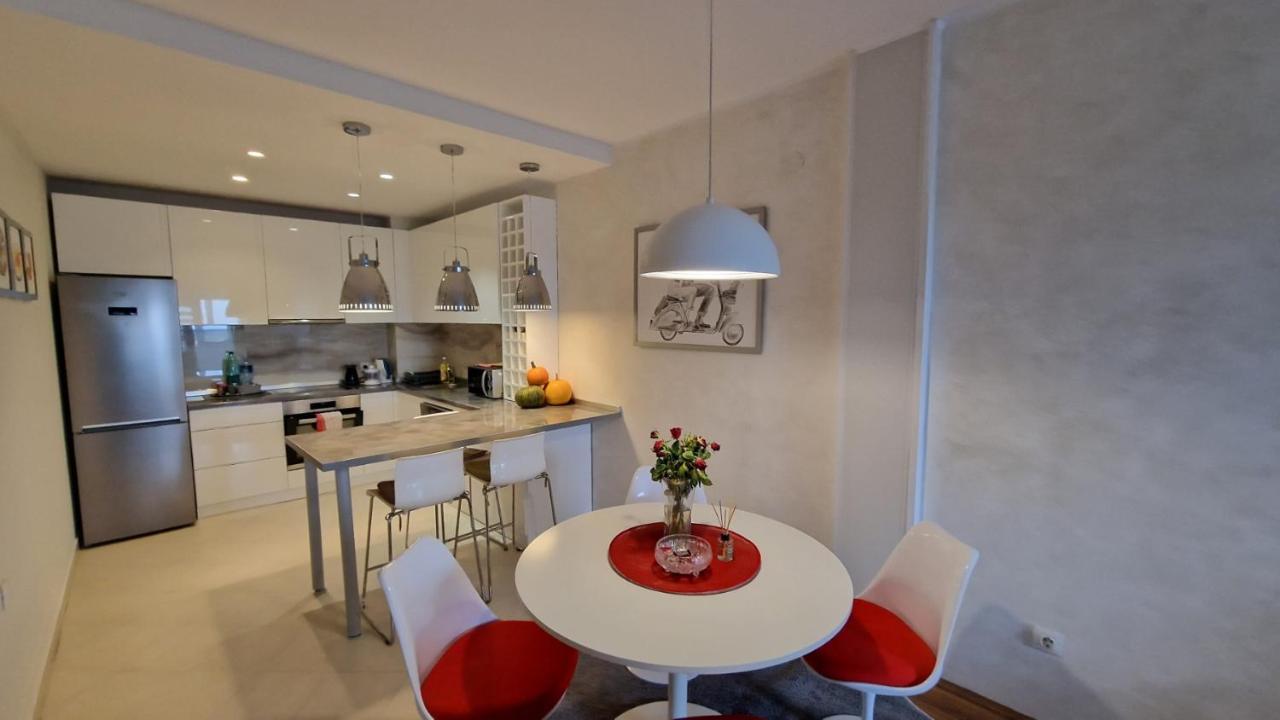 Lux Apartman Ava Kikinda Esterno foto