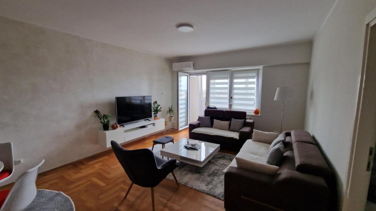 Lux Apartman Ava Kikinda Esterno foto