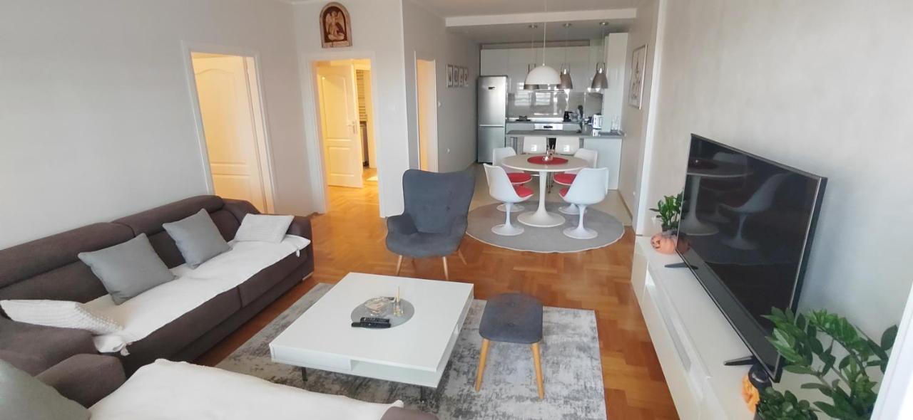 Lux Apartman Ava Kikinda Esterno foto
